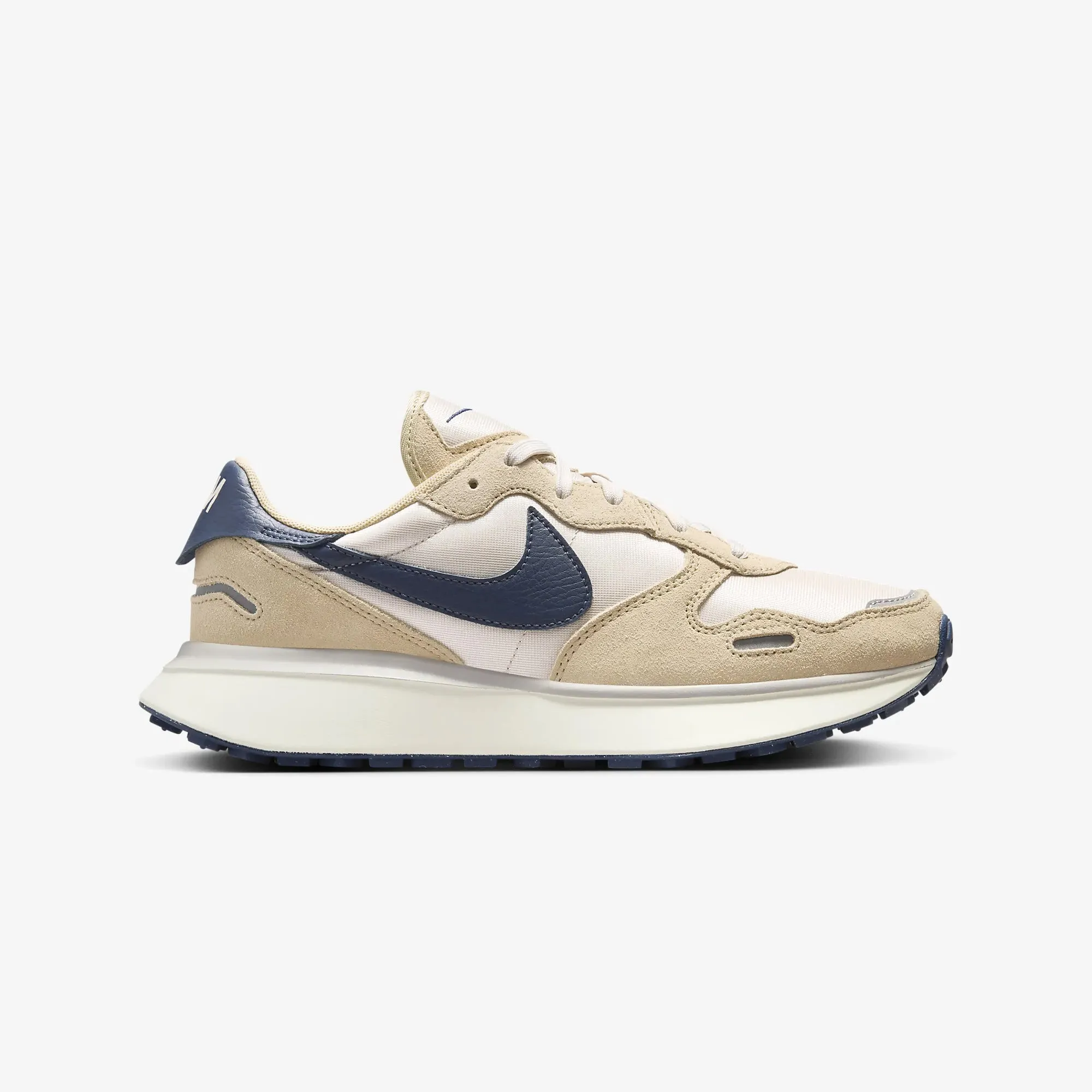 Nike | WMN'S PHOENIX WAFFLE  { LT OREWOOD BRN/MIDNIGHT NAVY-TEAM GOLD