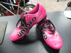 Used Umbro Girls Soccer Cleats Pink Size 1